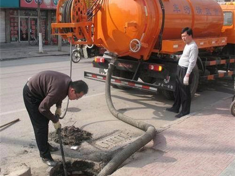 江永清掏化粪池，健康生活从这里开始
